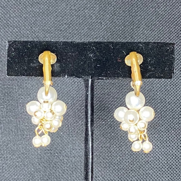 Vintage Faux Pearl Clip Earrings - Picture 2 of 5